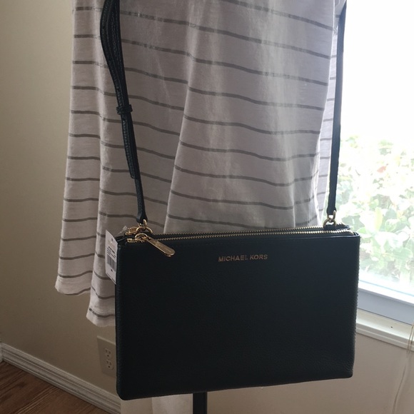MICHAEL Michael Kors Handbags - NWT Michael Kors Jet Set Travel Bag